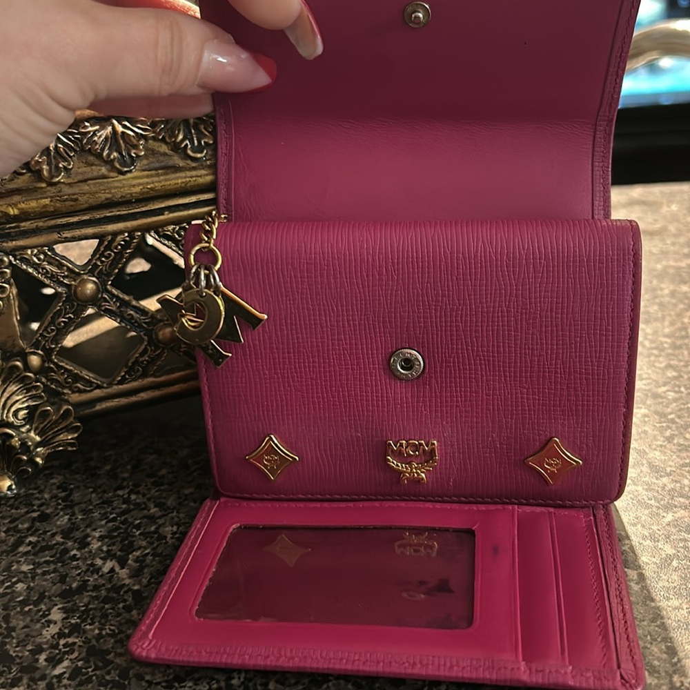 MCM trifold wallet with gold hardware and MCM AUTHENTIC charm - Picture 2 of 8
